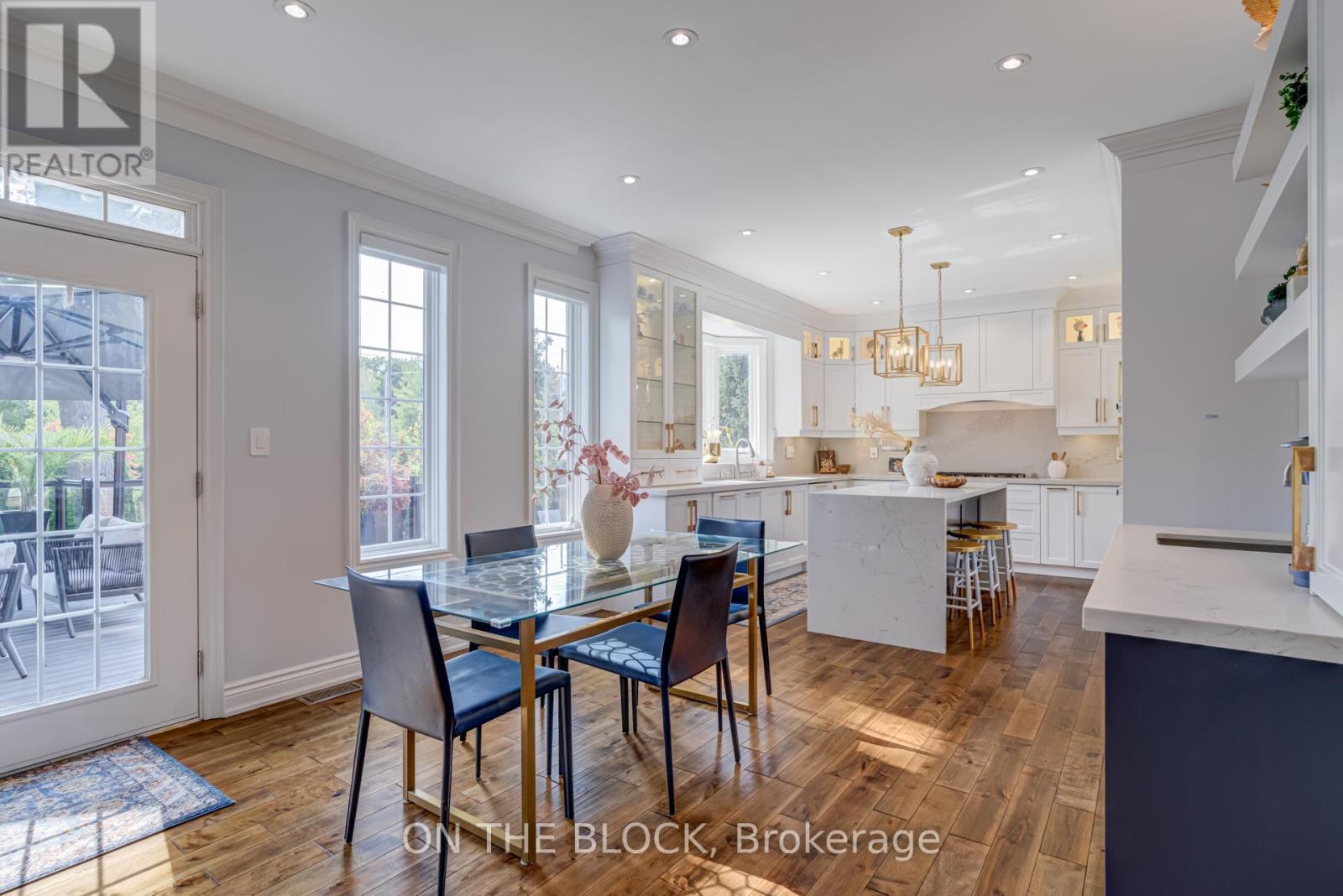 2212 Oneida Court, Mississauga, ON - Indoor Photo Showing Dining Room