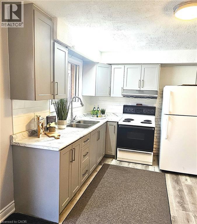532 Montrave Avenue, Oshawa, ON - Indoor Photo Showing Kitchen With Double Sink