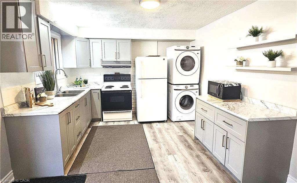 532 Montrave Avenue, Oshawa, ON - Indoor Photo Showing Kitchen With Double Sink