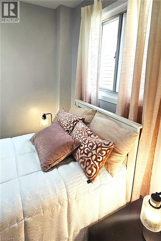 532 Montrave Avenue, Oshawa, ON - Indoor Photo Showing Bedroom