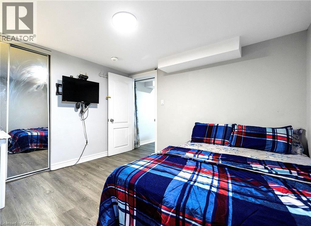 532 Montrave Avenue, Oshawa, ON - Indoor Photo Showing Bedroom