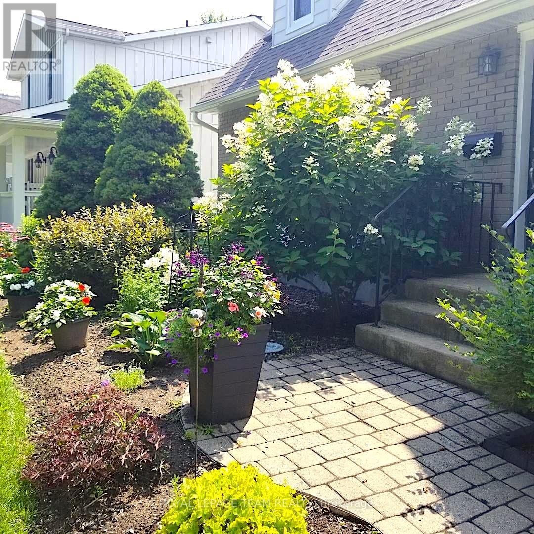 1052 Fisher Avenue, Ottawa, ON - Outdoor