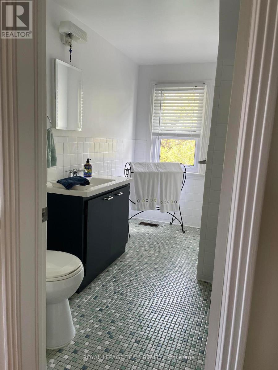 1052 Fisher Avenue, Ottawa, ON - Indoor