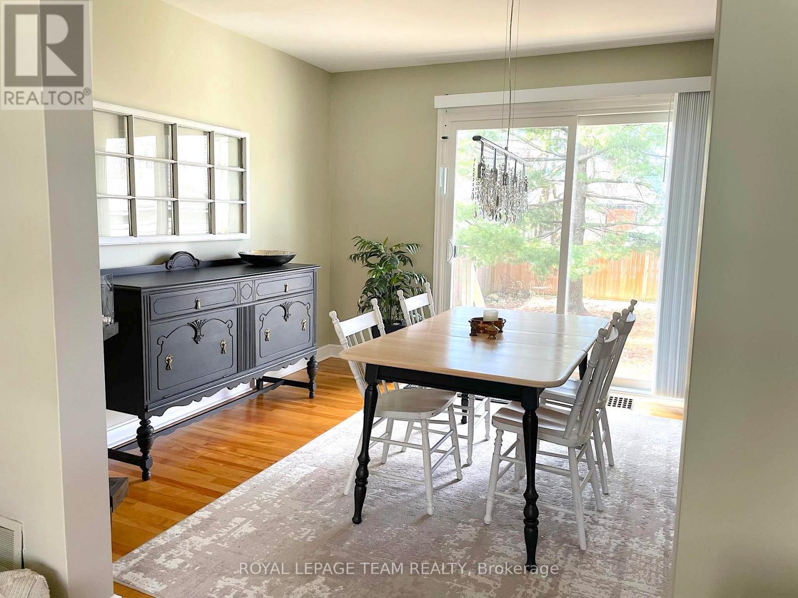 1052 Fisher Avenue, Ottawa, ON - Indoor Photo Showing Dining Room
