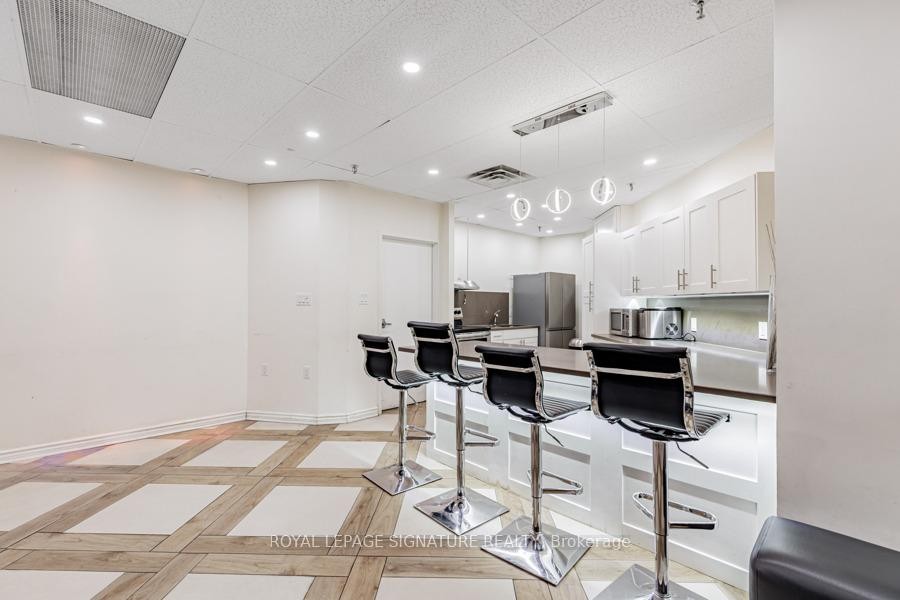 305-236 Albion Road, Toronto, ON - Indoor