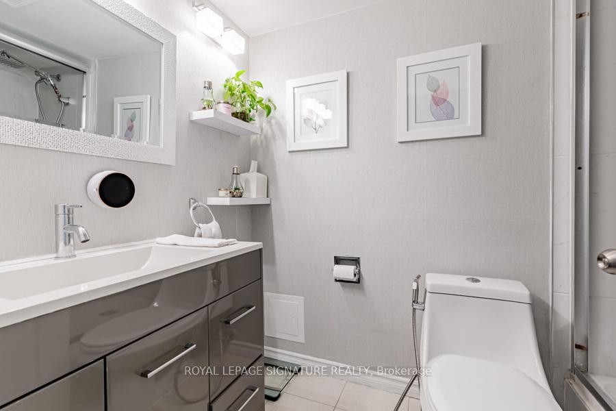 305-236 Albion Road, Toronto, ON - Indoor Photo Showing Bathroom