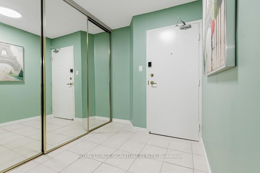 305-236 Albion Road, Toronto, ON - Indoor Photo Showing Other Room