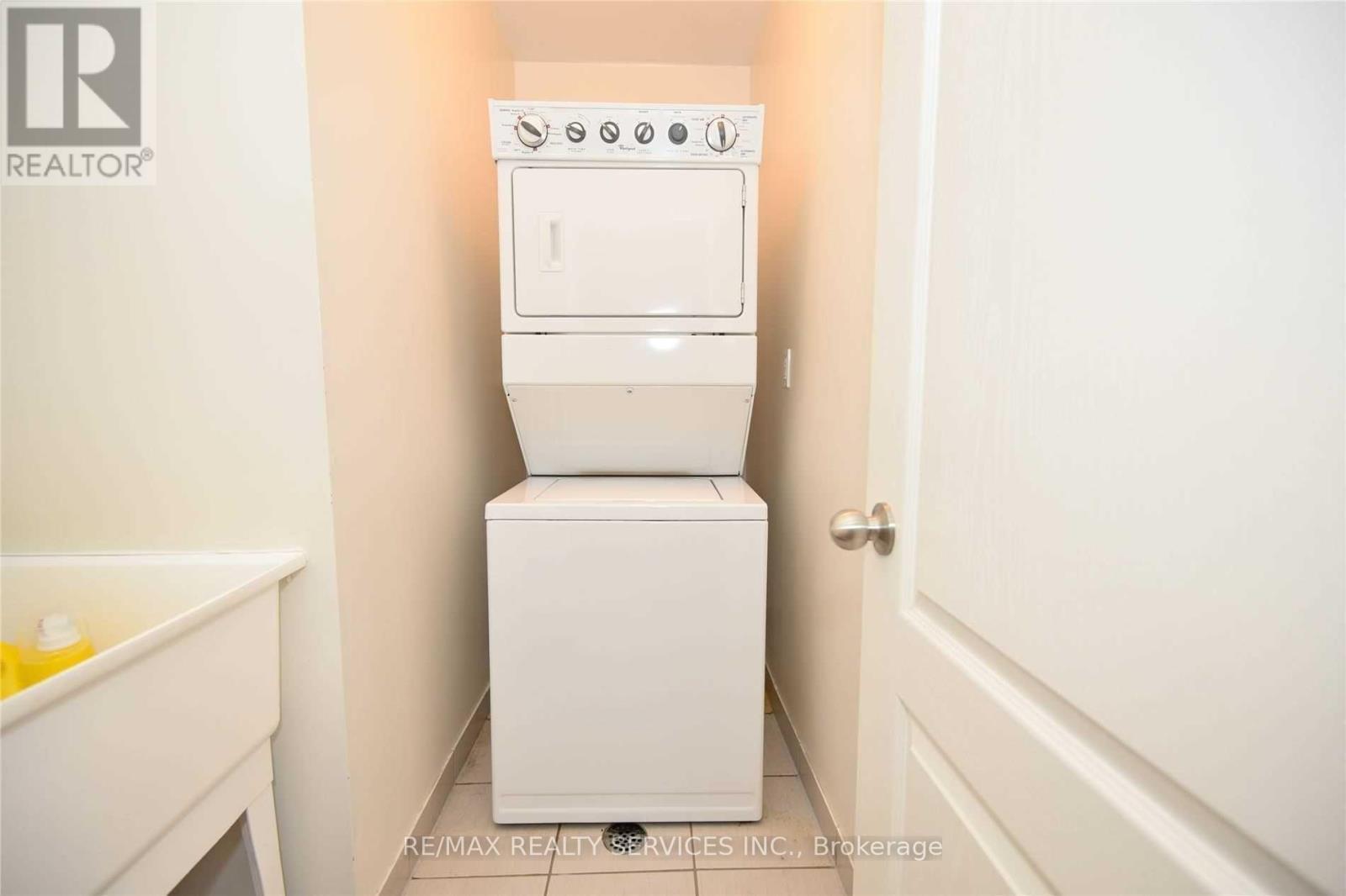 43 Sussexvale Drive, Brampton, ON - Indoor Photo Showing Laundry Room