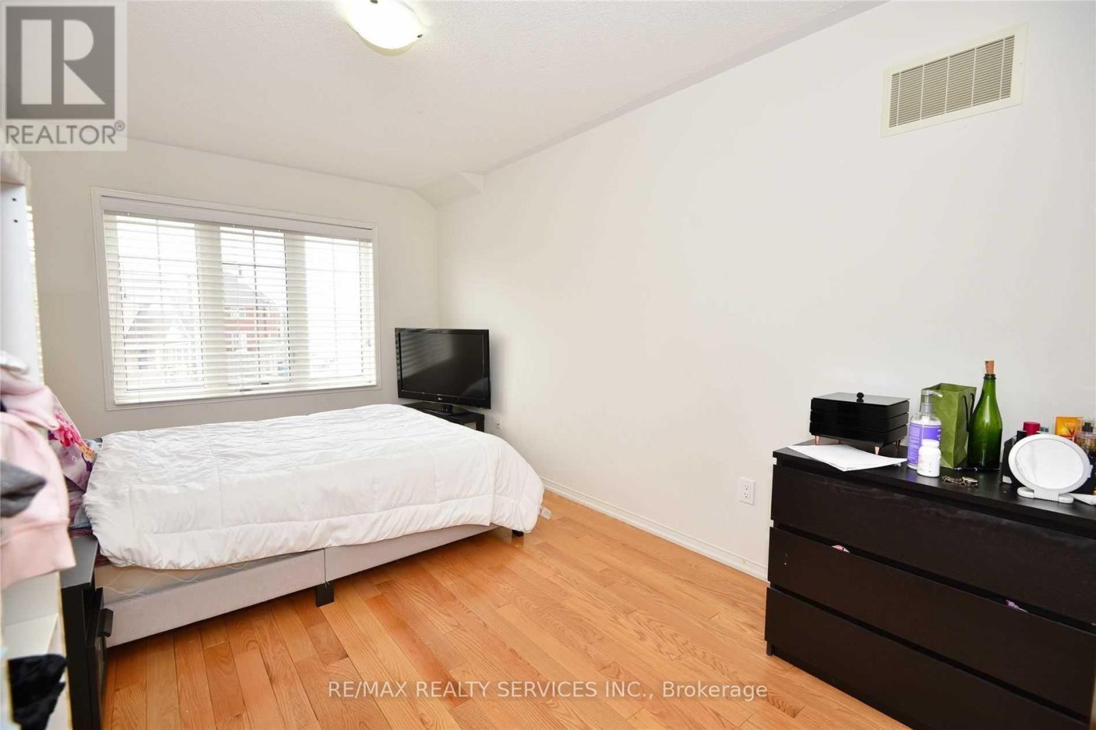 43 Sussexvale Drive, Brampton, ON - Indoor Photo Showing Bedroom