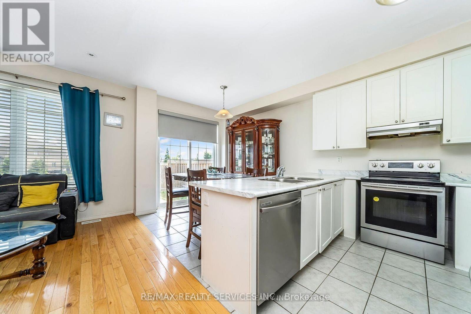 43 Sussexvale Drive, Brampton, ON - Indoor Photo Showing Kitchen With Double Sink