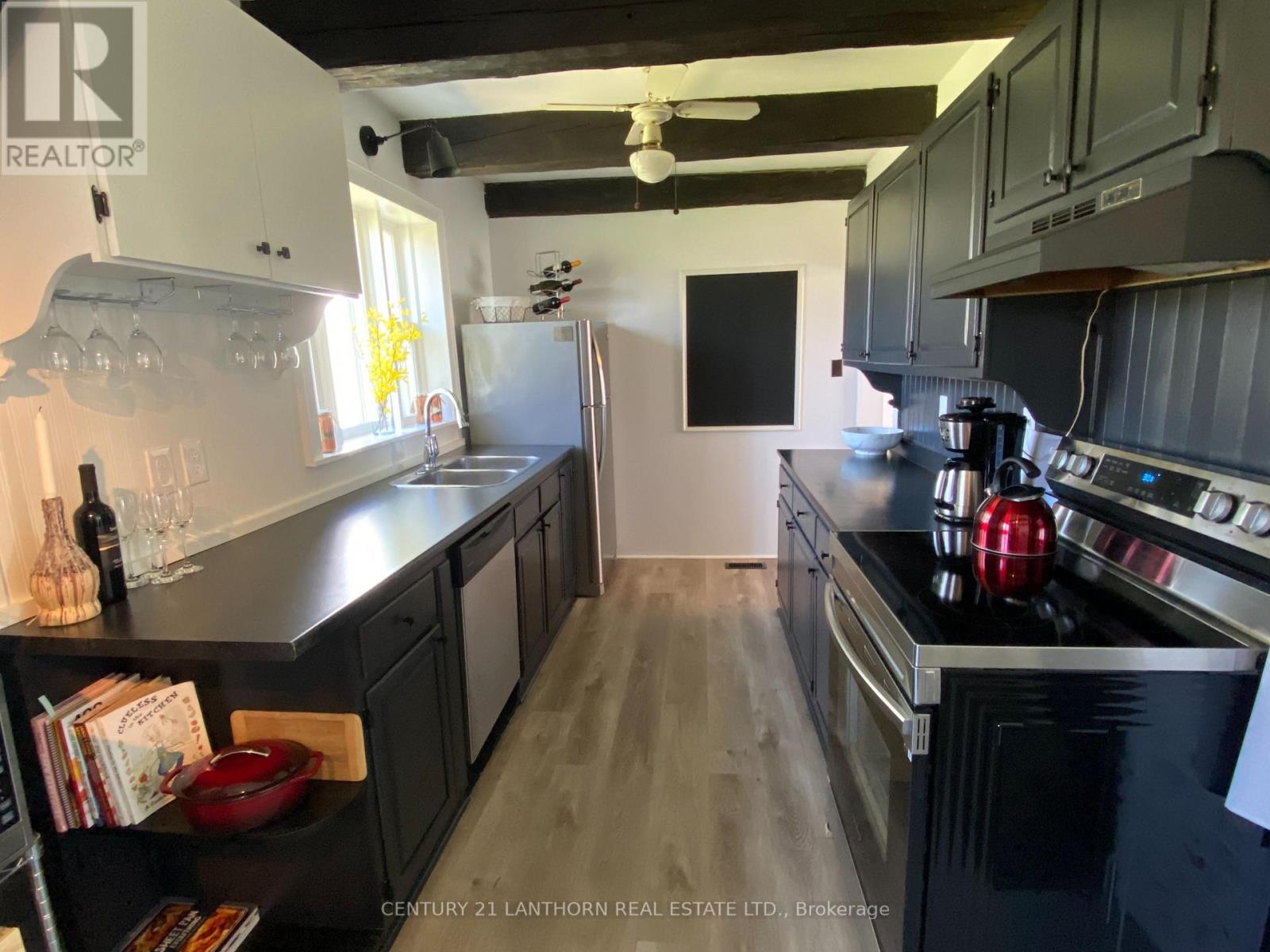 644 County 10 Road, Prince Edward County (Hallowell Ward), ON - Indoor Photo Showing Kitchen With Double Sink
