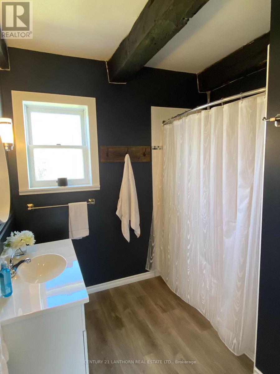 Newly updated family bedroom on main level - 644 County 10 Road, Prince Edward County (Hallowell Ward), ON - Indoor Photo Showing Bathroom