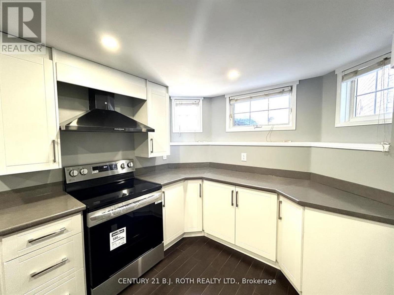 Ample storage - Lower - 140 Monique Crescent, Barrie, ON - Indoor Photo Showing Kitchen