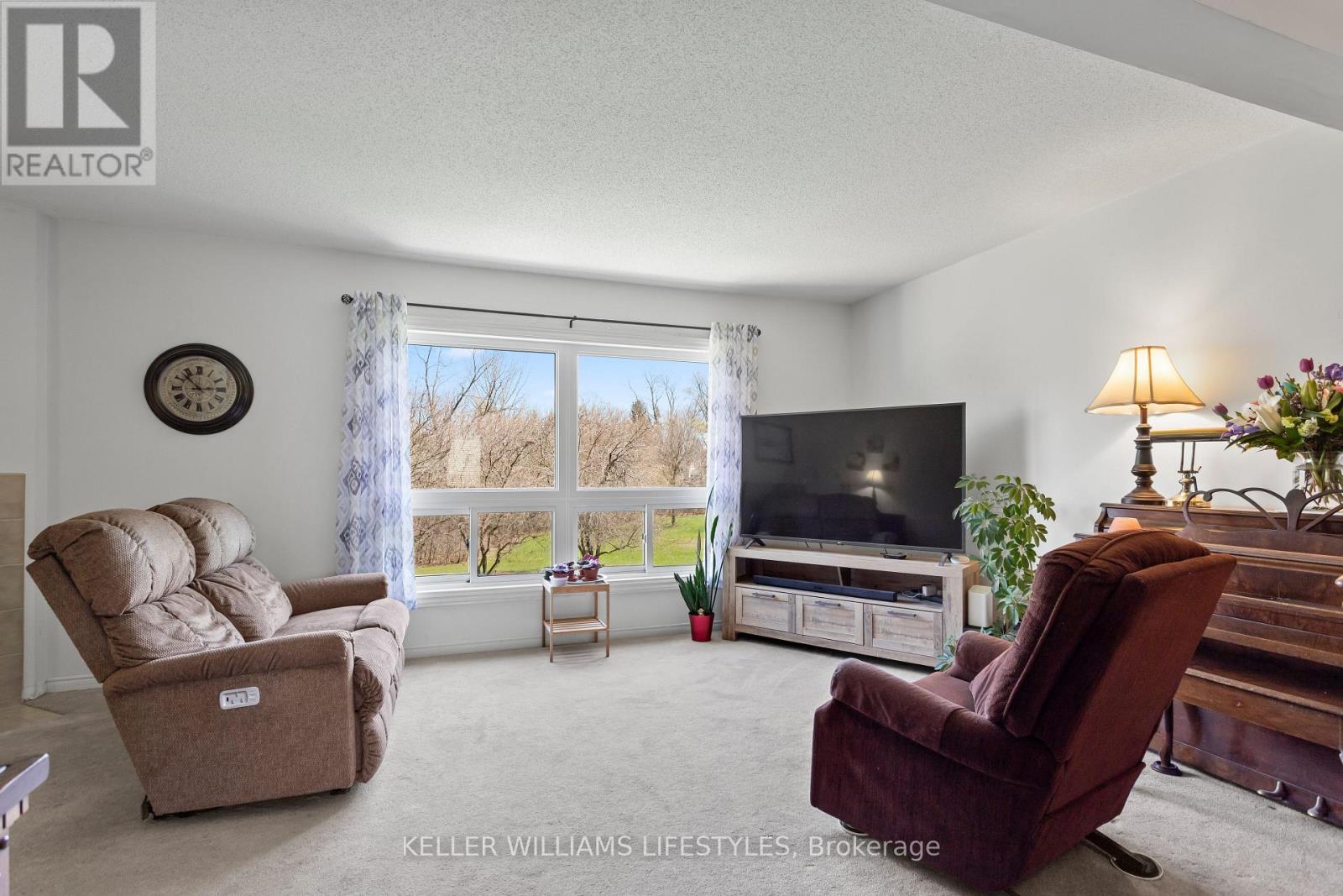 23 - 536 Third Street, London East (East H), ON - Indoor Photo Showing Living Room