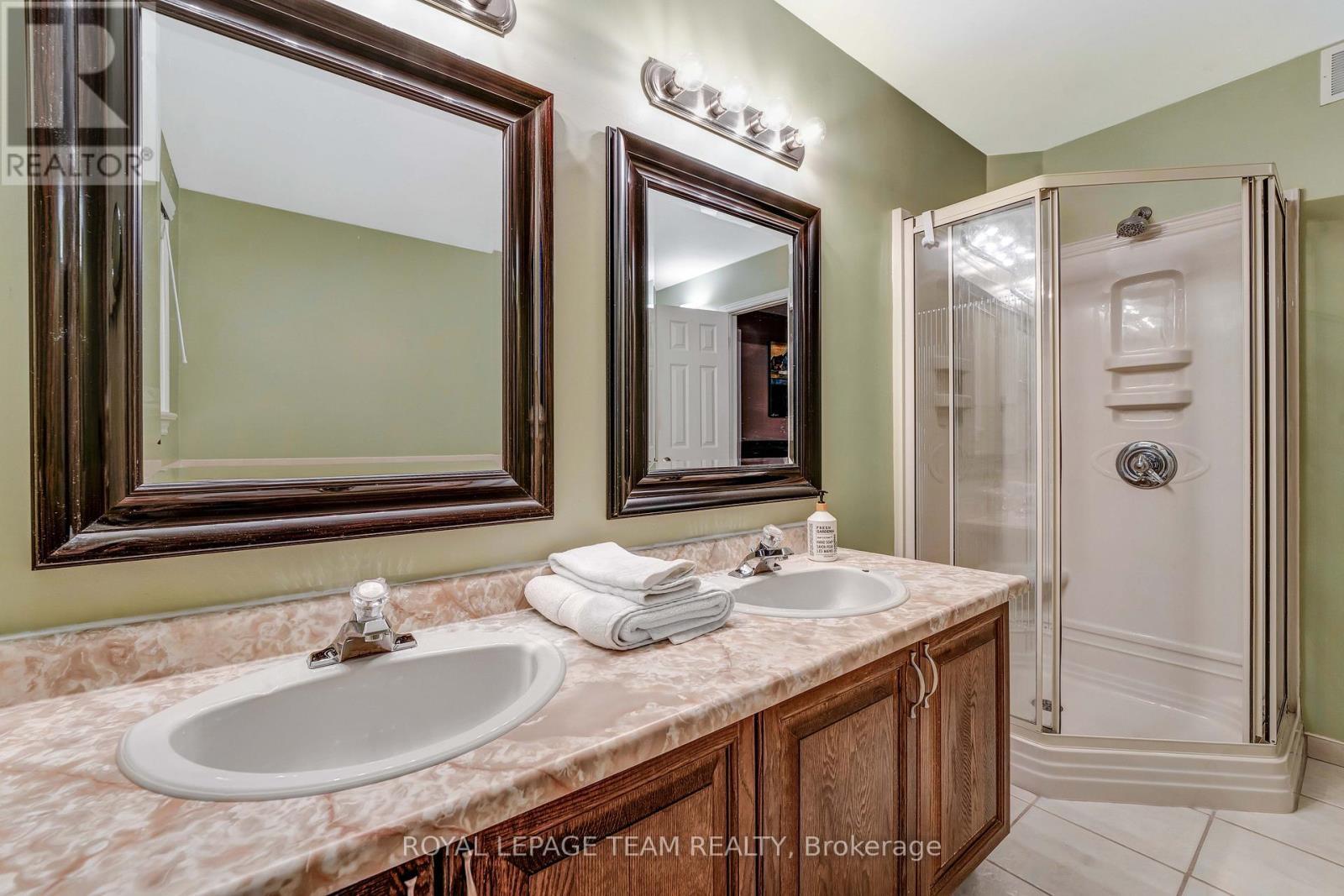 3831 Autumnwood Street, Ottawa, ON - Indoor Photo Showing Bathroom