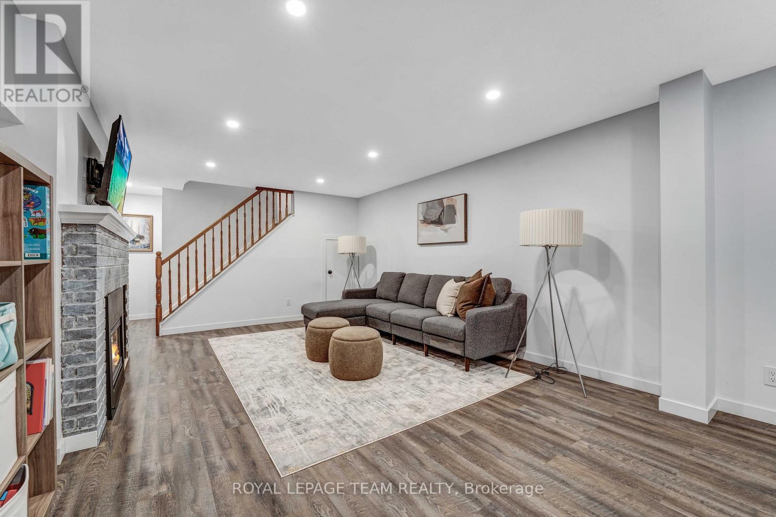 3831 Autumnwood Street, Ottawa, ON - Indoor