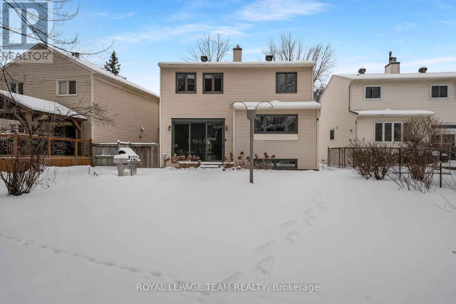 3831 Autumnwood Street, Ottawa, ON - Outdoor