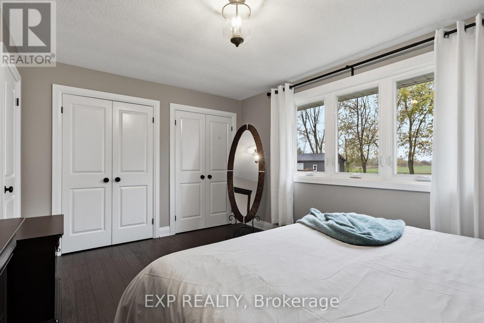 2116 Binbrook Road E, Hamilton, ON - Indoor Photo Showing Bedroom
