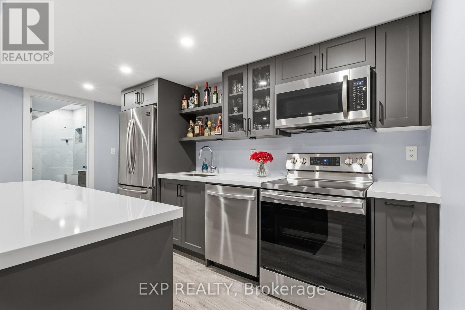 2116 Binbrook Road E, Hamilton, ON - Indoor Photo Showing Kitchen With Upgraded Kitchen