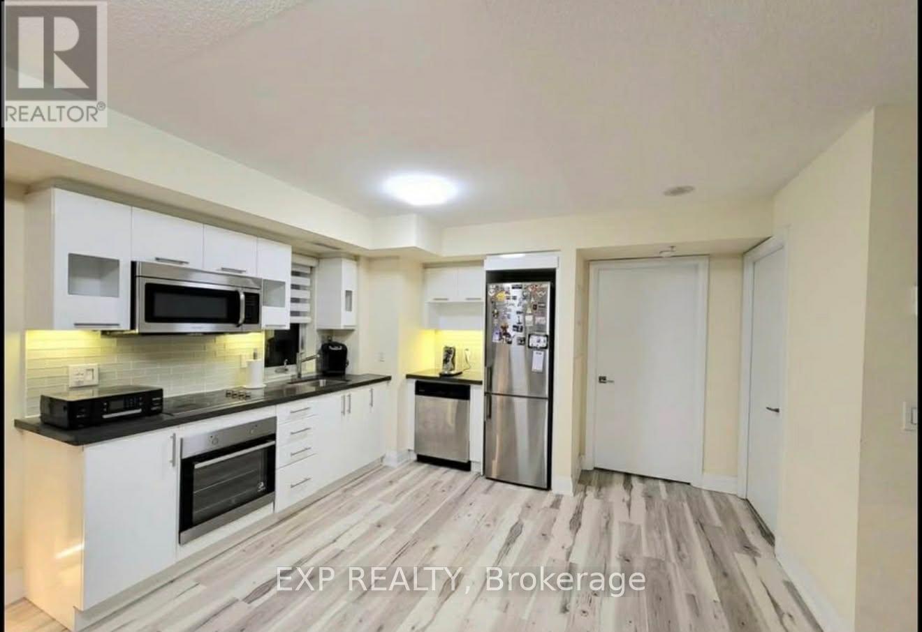 112-E - 555 Wilson Avenue, Toronto, ON - Indoor Photo Showing Kitchen