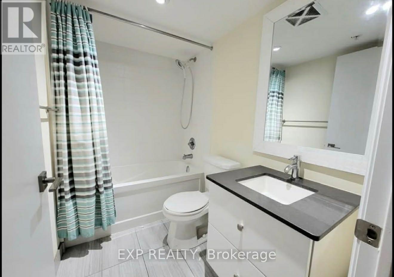 112-E - 555 Wilson Avenue, Toronto, ON - Indoor Photo Showing Bathroom