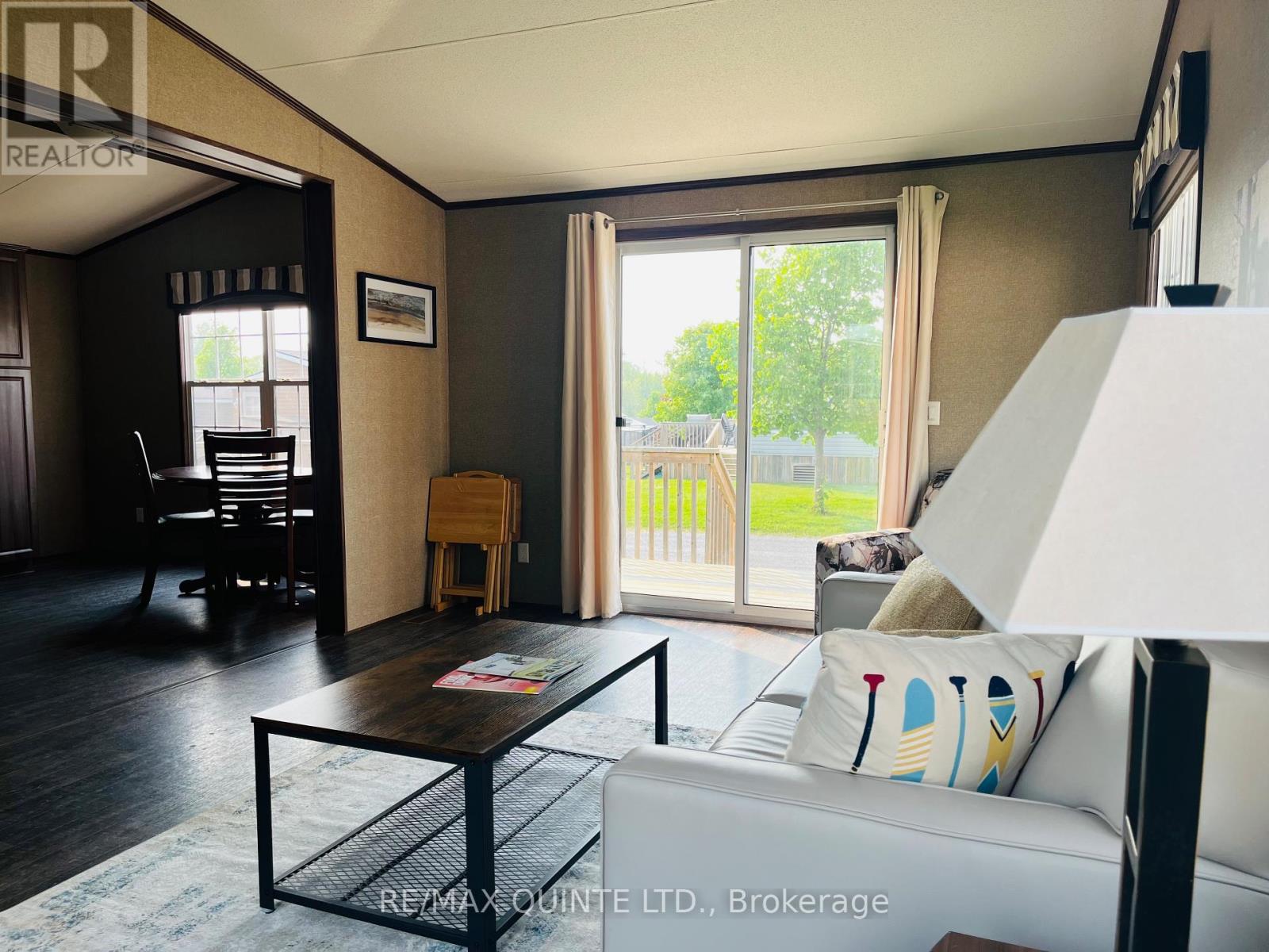 8 Cricket Ln - 486 County Road 18, Prince Edward County (Athol Ward), ON - Indoor Photo Showing Living Room