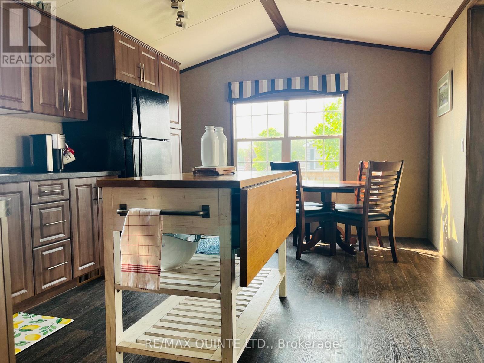 8 Cricket Ln - 486 County Road 18, Prince Edward County (Athol Ward), ON - Indoor