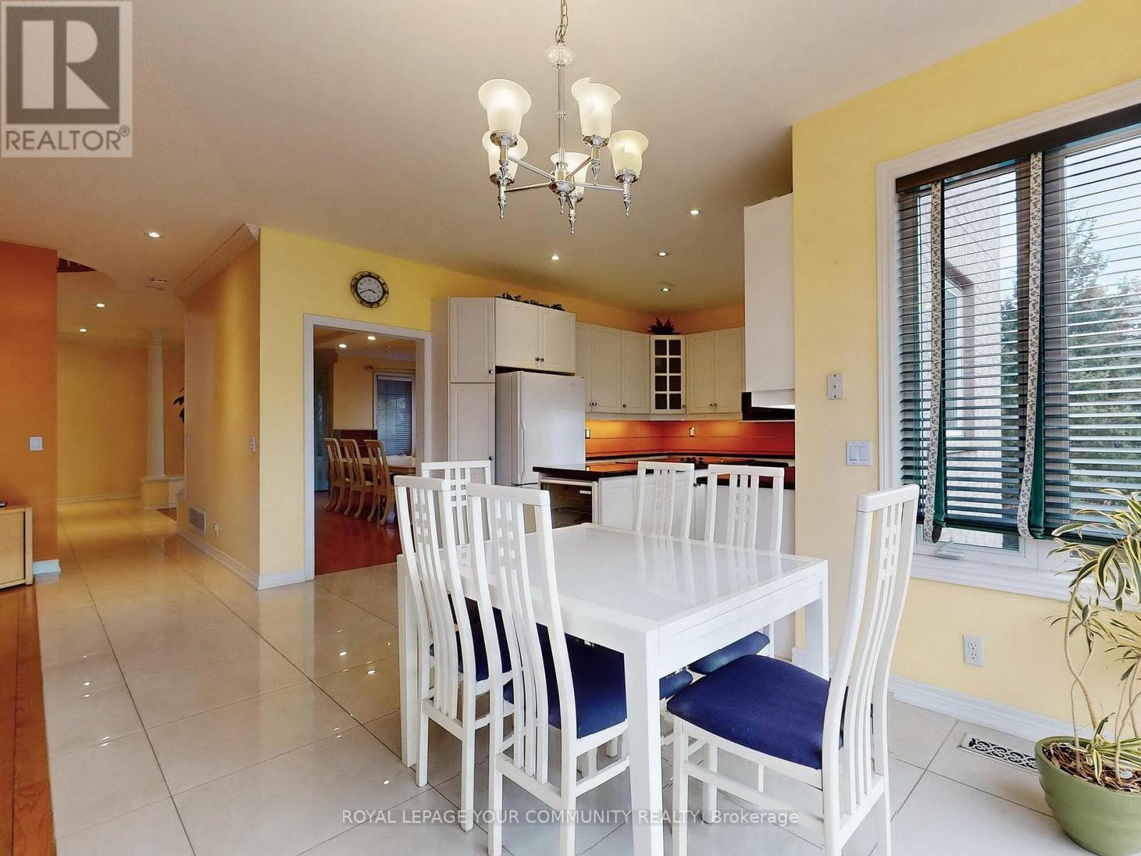 12 Bilberry Crescent, Richmond Hill, ON - Indoor Photo Showing Dining Room