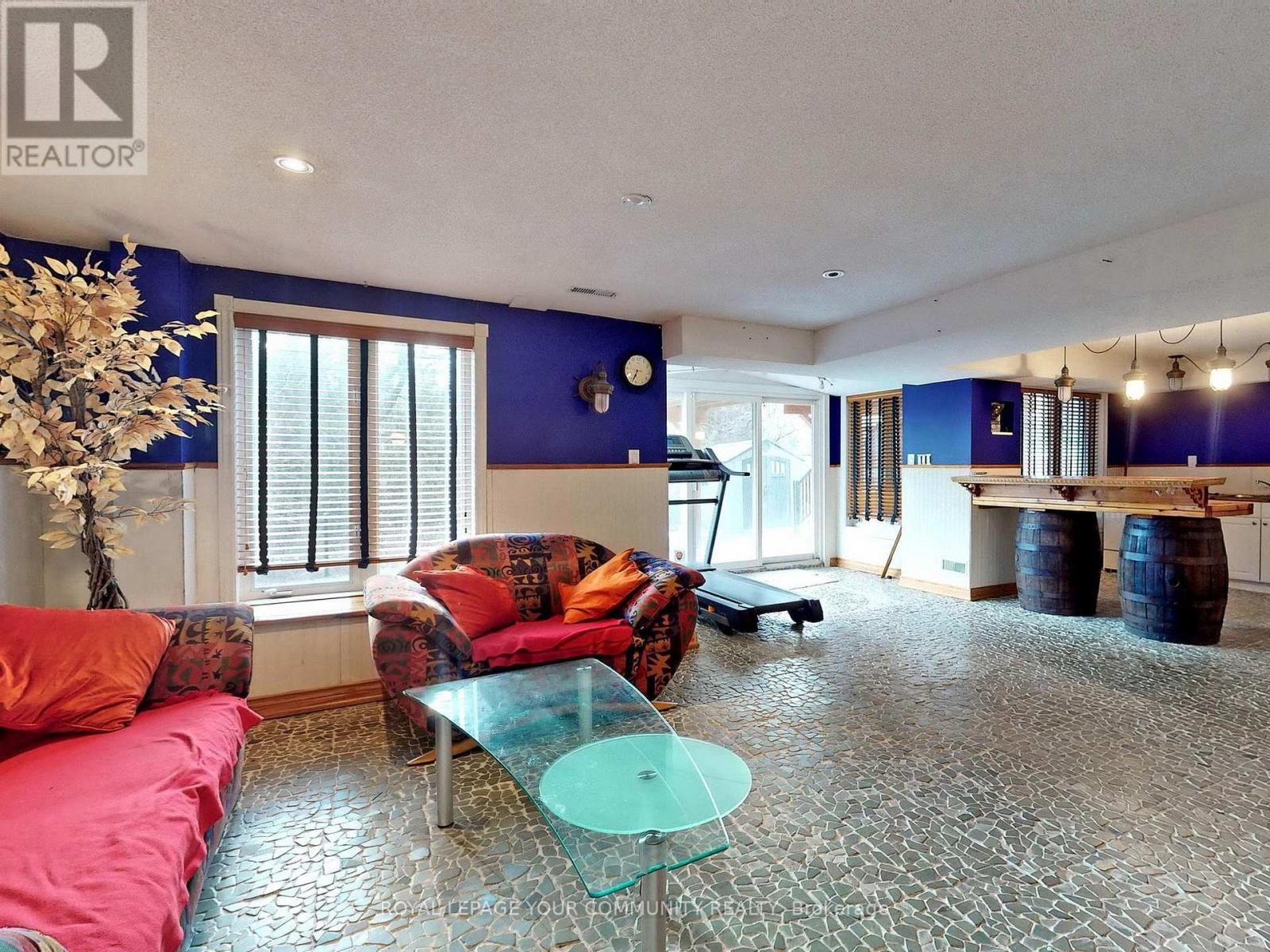 12 Bilberry Crescent, Richmond Hill, ON - Indoor Photo Showing Living Room