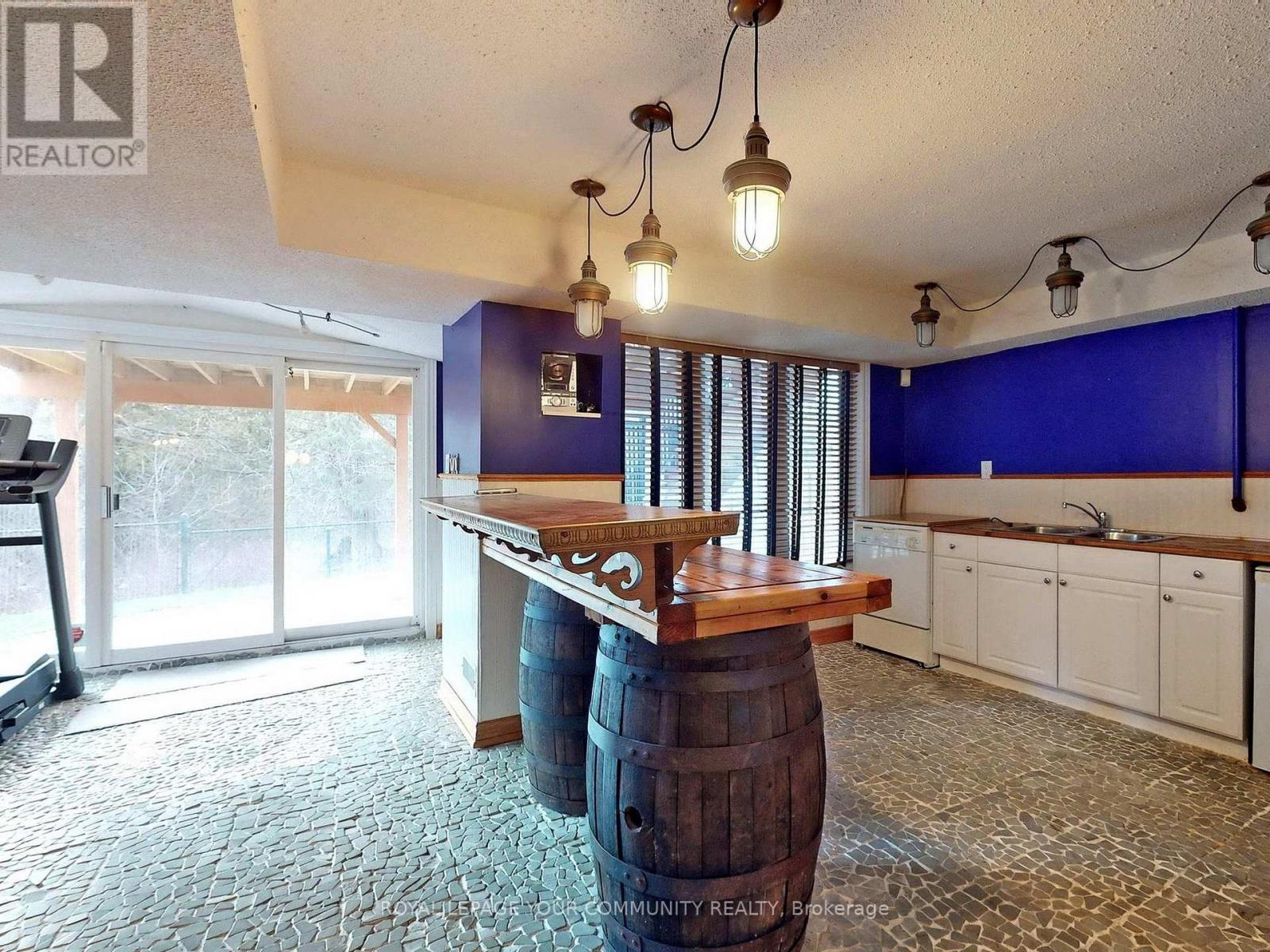 12 Bilberry Crescent, Richmond Hill, ON - Indoor Photo Showing Kitchen With Double Sink