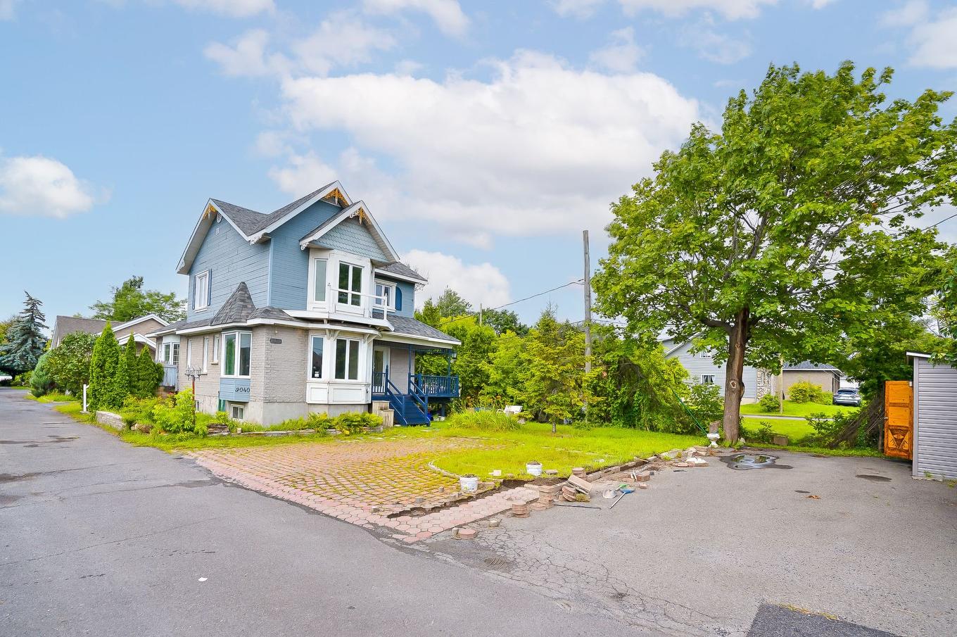 Frontage - 9040 Boul. Marie-Victorin, Brossard, QC - Outdoor