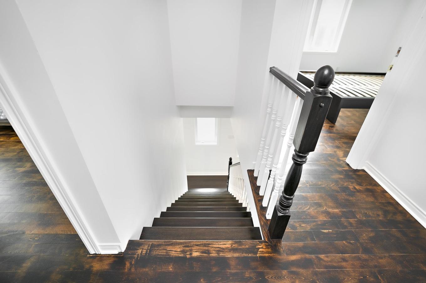 Staircase - 9040 Boul. Marie-Victorin, Brossard, QC - Indoor Photo Showing Other Room