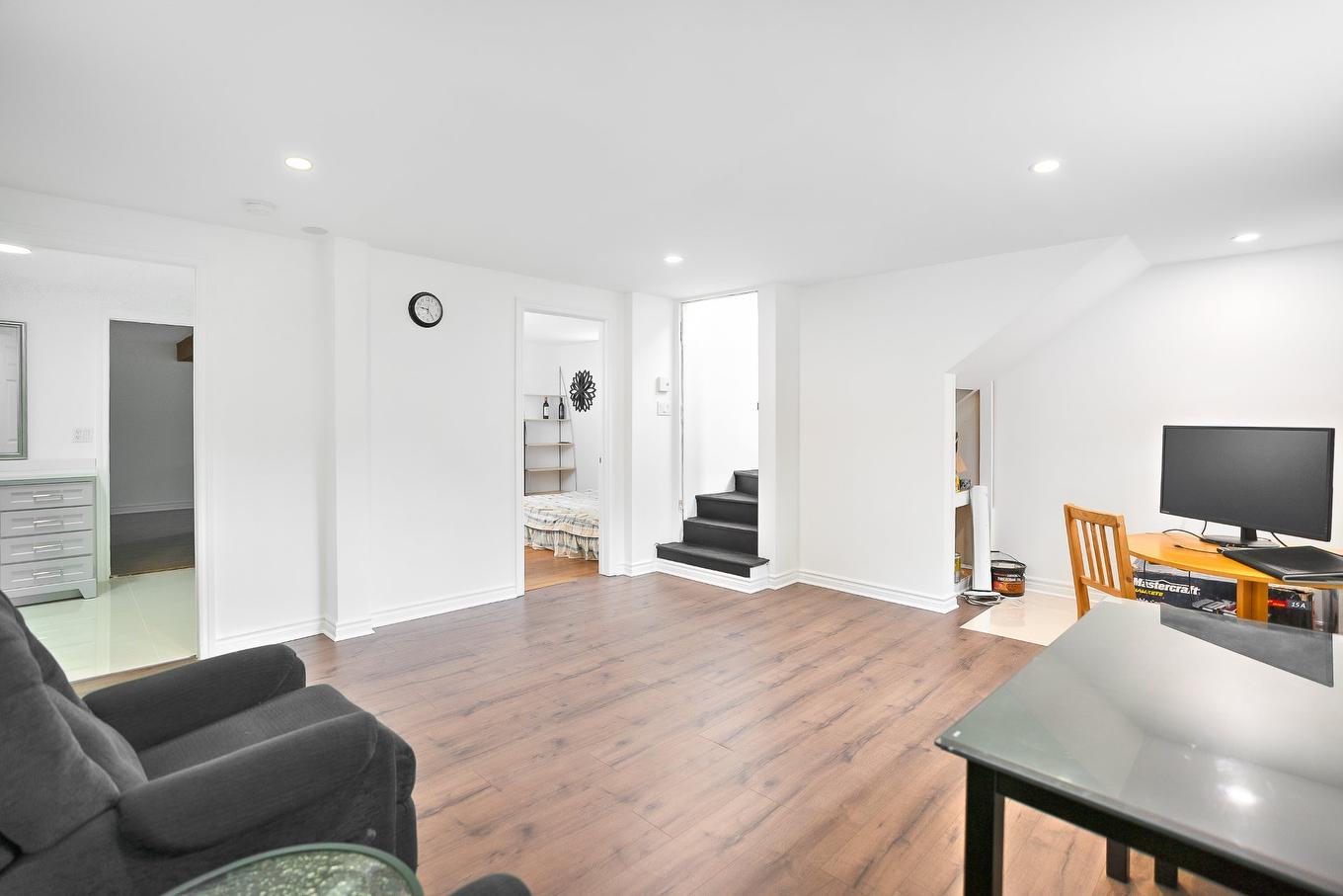 Basement - 9040 Boul. Marie-Victorin, Brossard, QC - Indoor