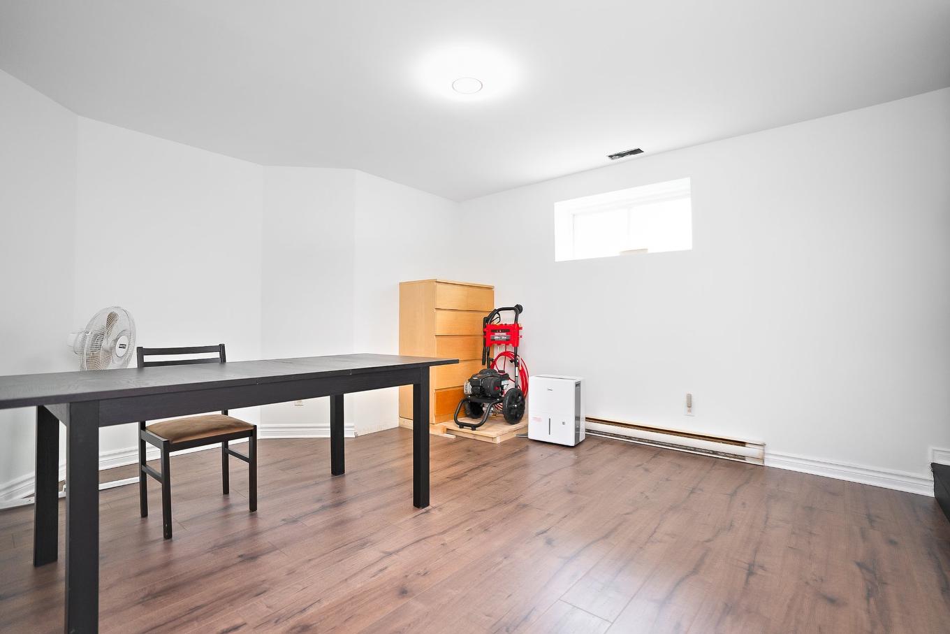 Basement - 9040 Boul. Marie-Victorin, Brossard, QC - Indoor