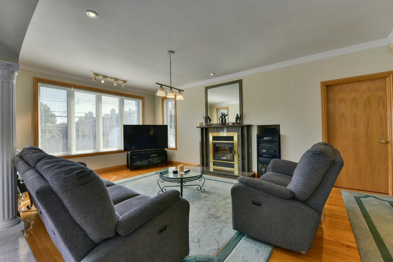 Family room - 3 Rue Du Chablis, Kirkland, QC - Indoor Photo Showing Living Room With Fireplace