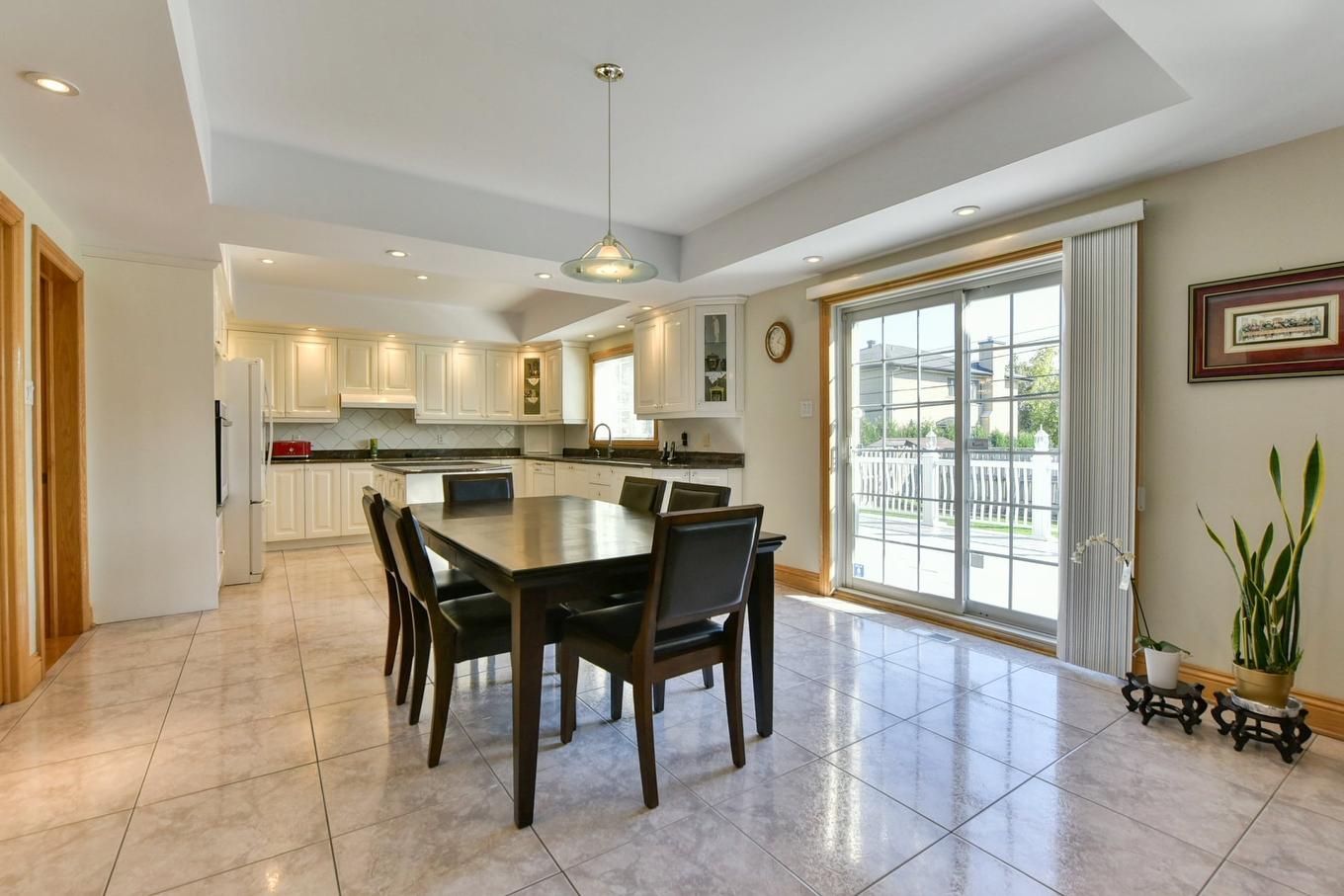 Kitchen - 3 Rue Du Chablis, Kirkland, QC - Indoor Photo Showing Dining Room