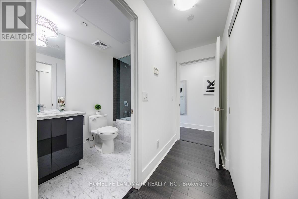 1308 - 32 Davenport Road, Toronto, ON - Indoor Photo Showing Bathroom