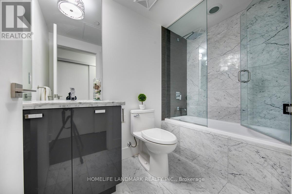 1308 - 32 Davenport Road, Toronto, ON - Indoor Photo Showing Bathroom