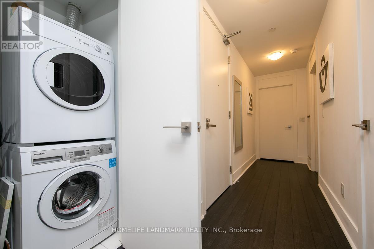 1308 - 32 Davenport Road, Toronto, ON - Indoor Photo Showing Laundry Room