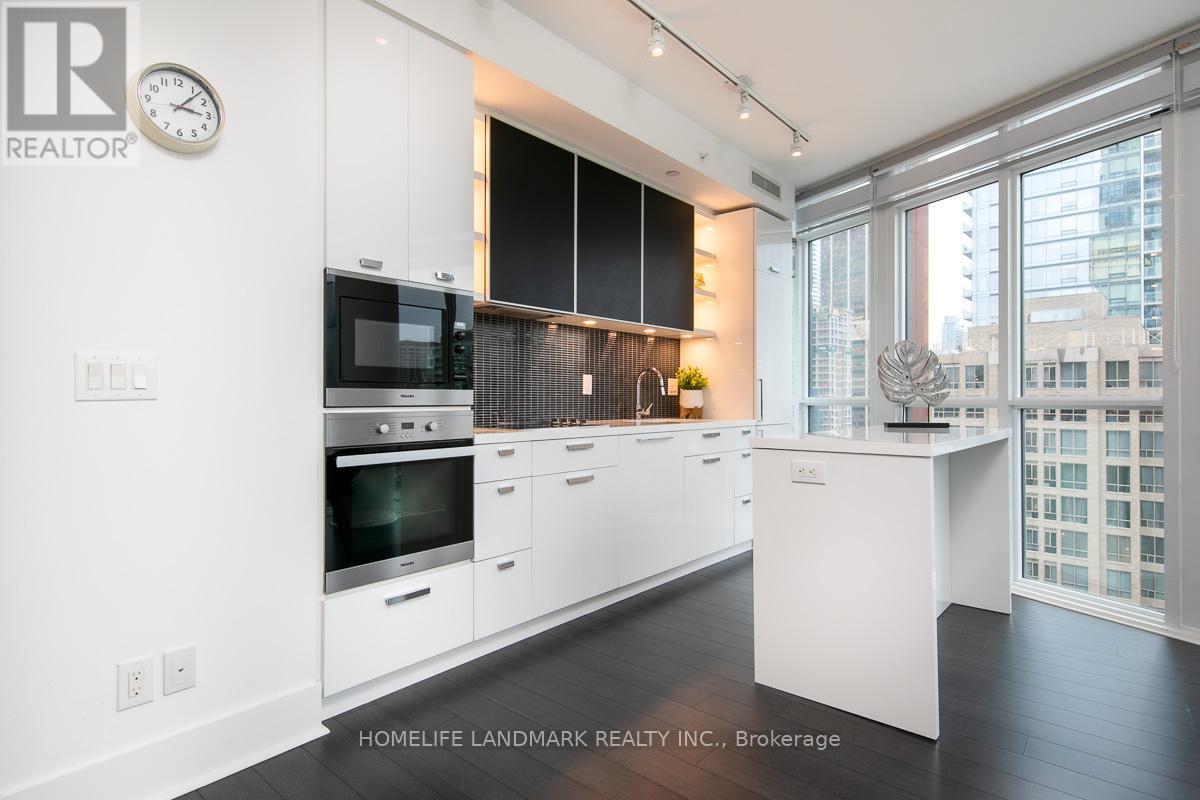 1308 - 32 Davenport Road, Toronto, ON - Indoor Photo Showing Kitchen