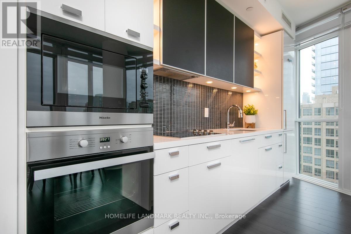 1308 - 32 Davenport Road, Toronto, ON - Indoor Photo Showing Kitchen