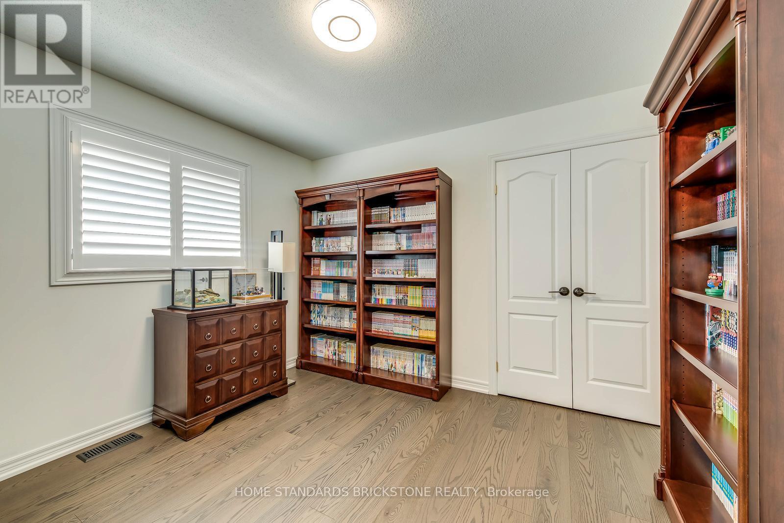 1296 Inglehart Drive, Burlington, ON - Indoor