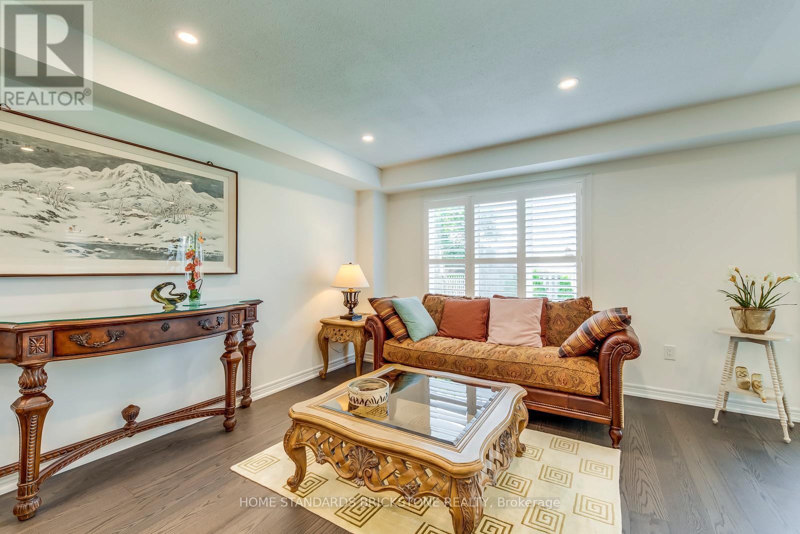 1296 Inglehart Drive, Burlington, ON - Indoor Photo Showing Living Room