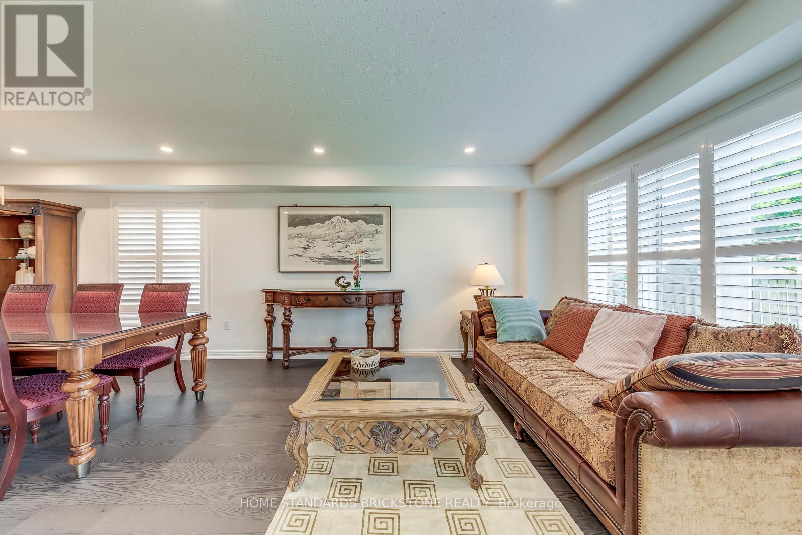 1296 Inglehart Drive, Burlington, ON - Indoor Photo Showing Living Room