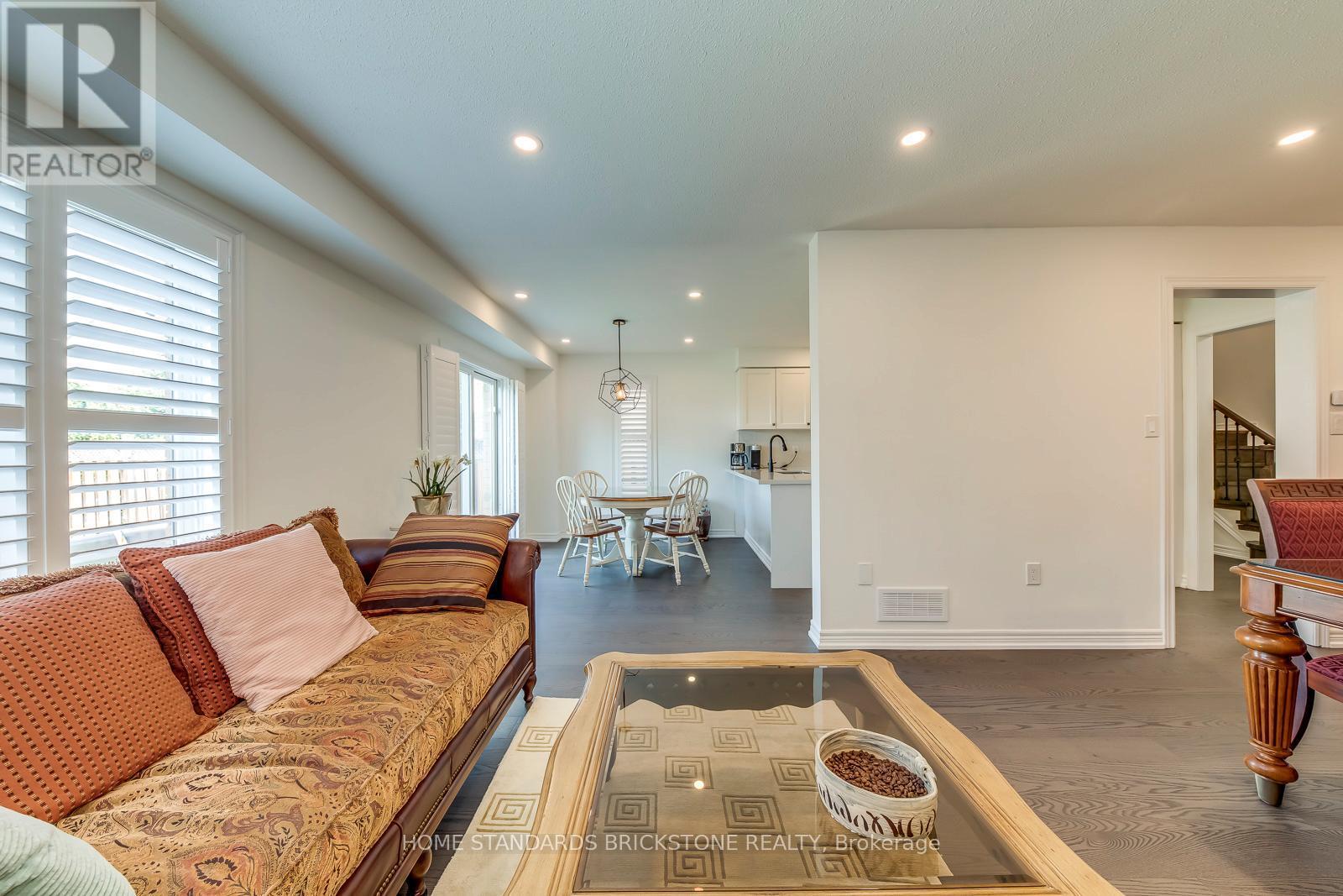 1296 Inglehart Drive, Burlington, ON - Indoor Photo Showing Living Room