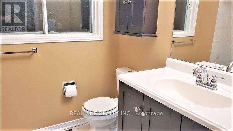 5745 Tayside Crescent, Mississauga, ON - Indoor Photo Showing Bathroom