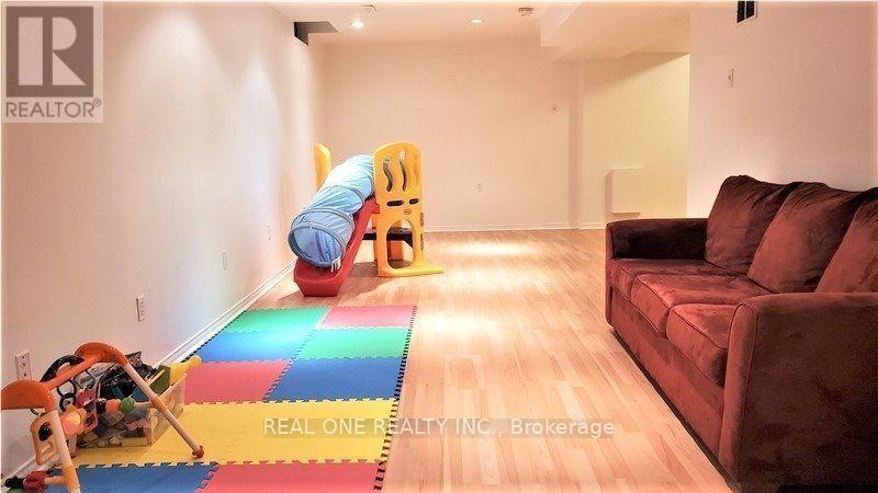 5745 Tayside Crescent, Mississauga, ON - Indoor