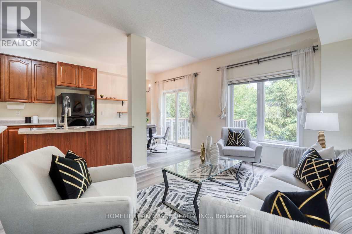 51 - 100 Elgin Mills Road W, Richmond Hill, ON - Indoor Photo Showing Living Room