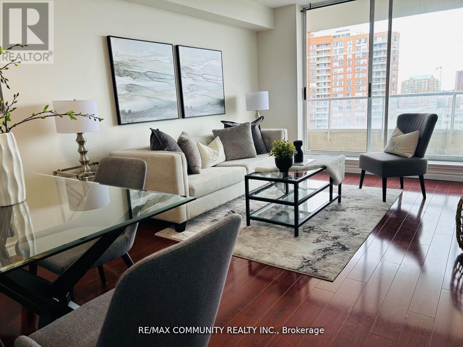 1110 - 430 Mclevin Avenue, Toronto, ON - Indoor Photo Showing Living Room