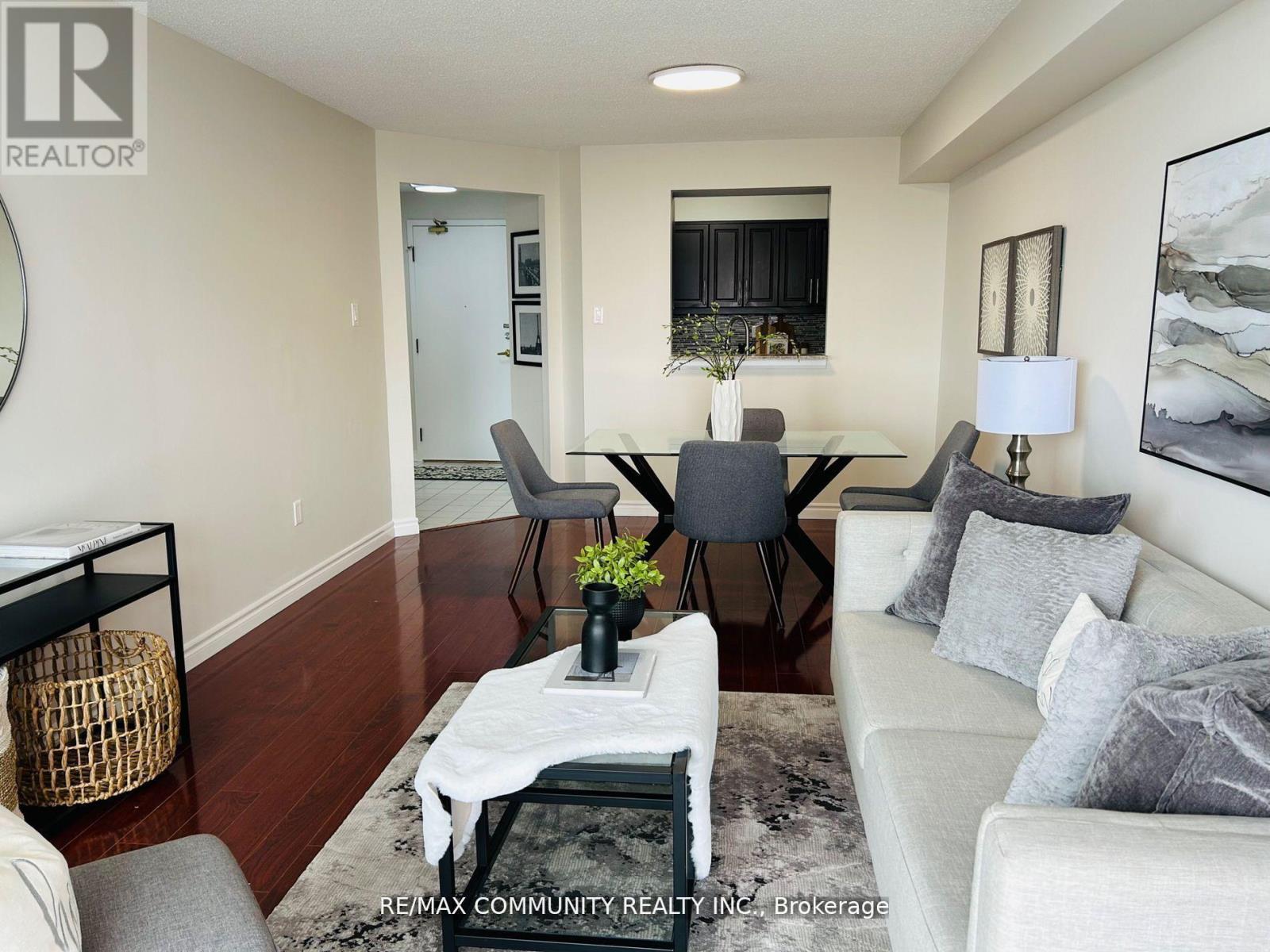 1110 - 430 Mclevin Avenue, Toronto, ON - Indoor Photo Showing Living Room